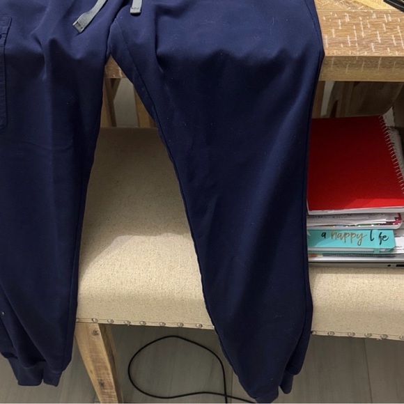 FIGS women’s Navy Jogger scrub Pants size Medium - Picture 3 of 5